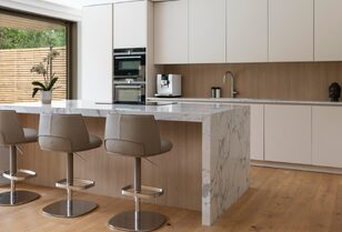 Porcelain vs quartz worktops: Westwood kitchen by Watermark Kitchens.