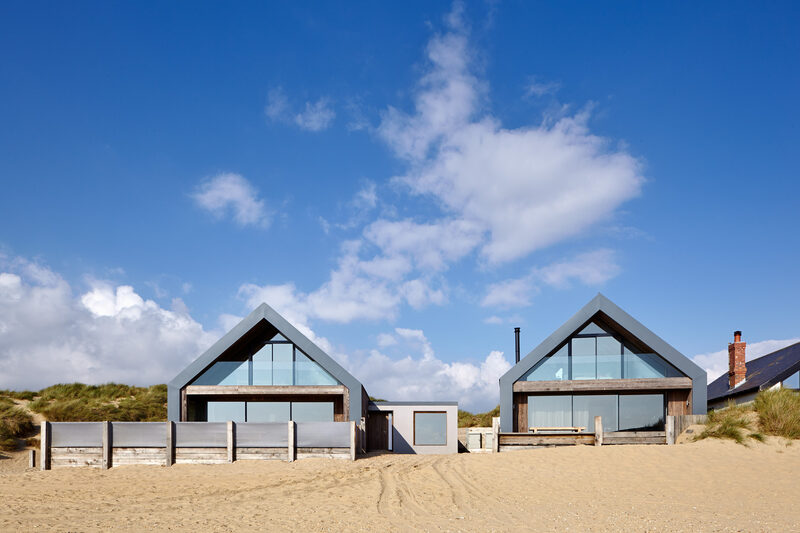 Beachfront properties with gable end glazing in highly glazed fa&Atilde;&sect;ade designs