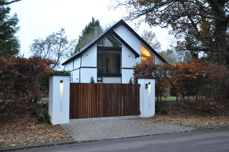 Modern Timber Driveway Gate to Contemporary Home