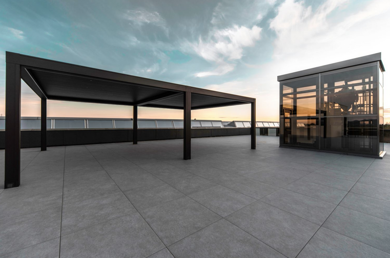 Freestanding louvre roof on large secluded rooftop