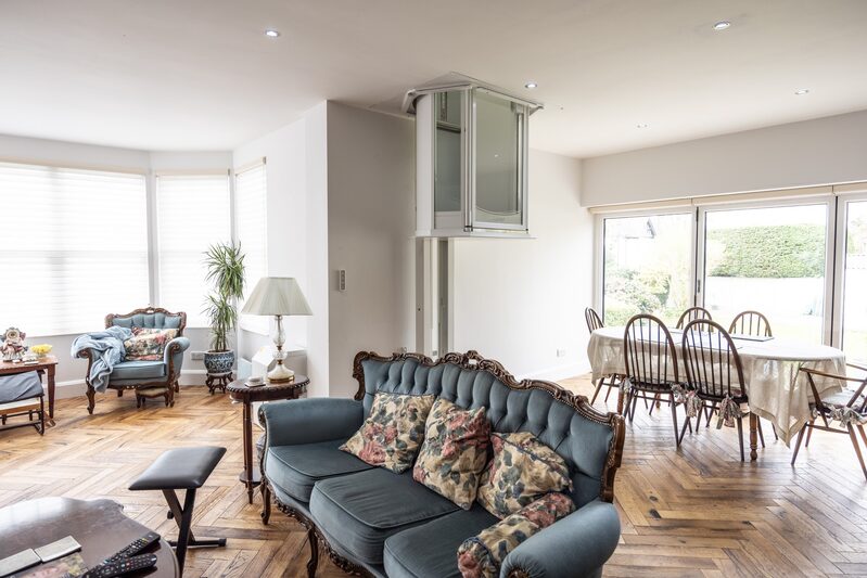 Residential luxury lift