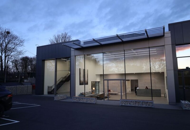 6.5 metre tall glass fa&Atilde;&sect;ade creating glass entrance design