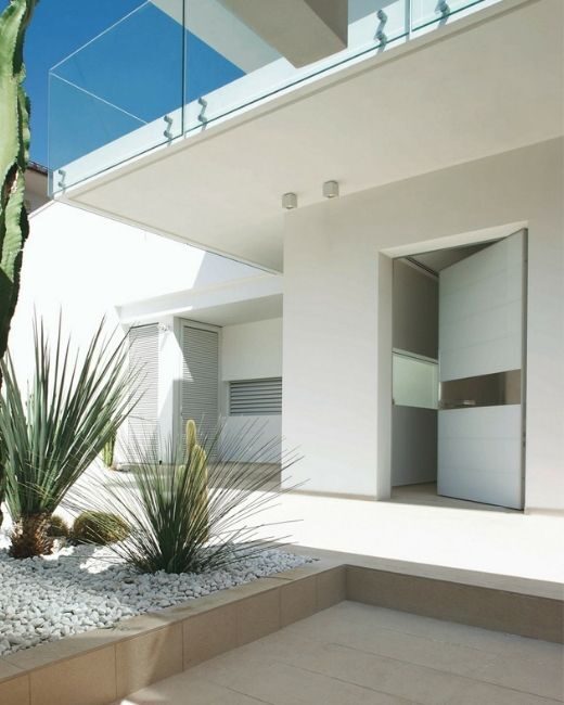 contemporary aluminium entrance door from IQ Glass