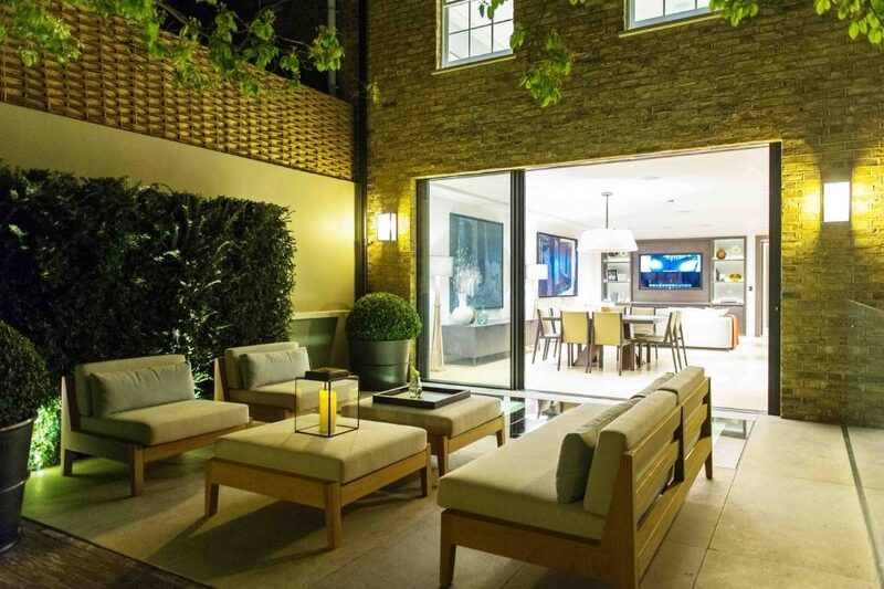 contemporary garden patio with outdoor sofa-style seating