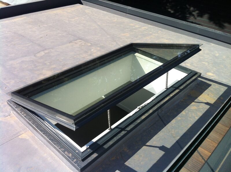 ARES rooflight, open for ventilation
