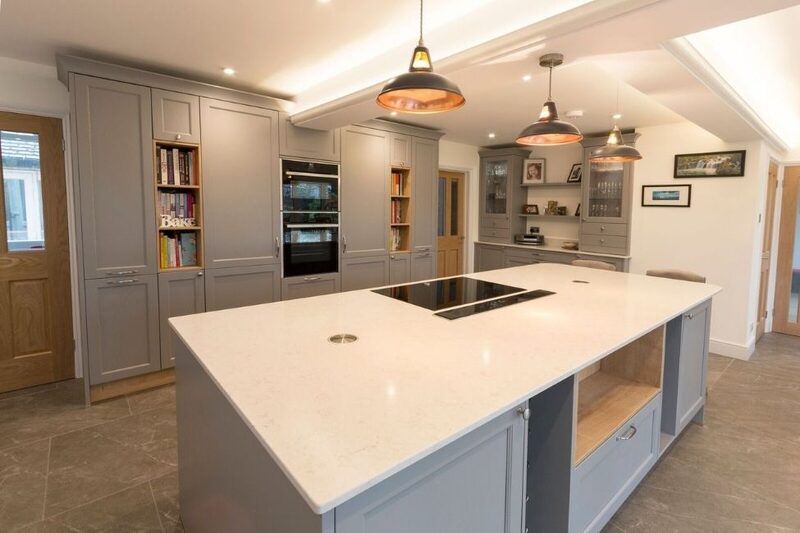 watermark shaker style kitchen - kitchen with a hob on the island